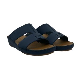 نعال رجالى مصنوع من جلد العجل المطفى الناعم يتميز بتصميم عصرى بطابع كلاسيكى