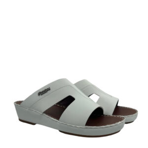 نعال رجالى مصنوع من جلد العجل المطفى الناعم يتميز بتصميم عصرى بطابع كلاسيكى